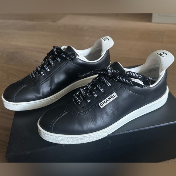 Chanel Weekender Logo lace up CC Sneaker in Black size 38 - Picture 2 of 11